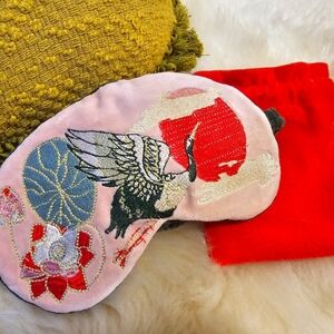 NWOT Petal Crane at Sunrise Luxury Lavender Velvet Eye Mask